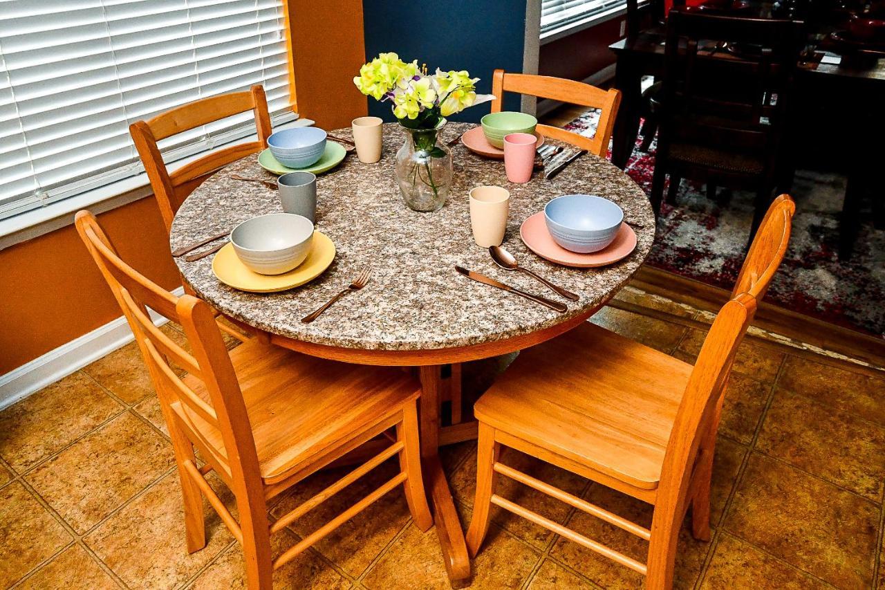 4 - Bed Home With Cali King Bed, 12 Mins To Dtwn アトランタ エクステリア 写真