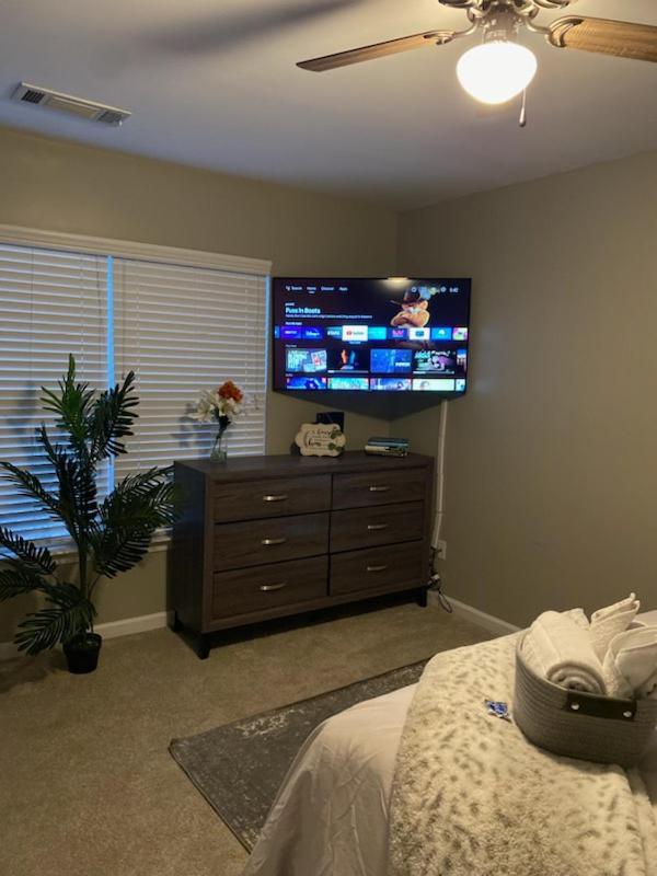 4 - Bed Home With Cali King Bed, 12 Mins To Dtwn アトランタ エクステリア 写真